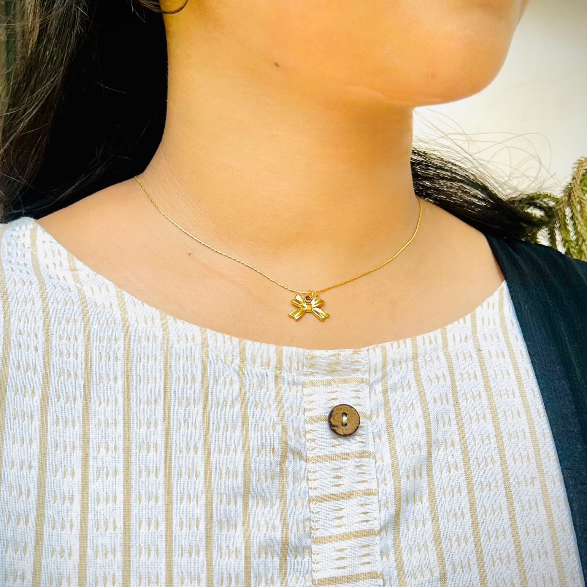 Elegant Bow Tie Pendant Necklace